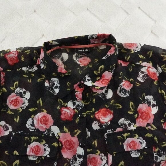 Torrid Button Up Top Womens 1X Floral Skull Print Black Print - Picture 4 of 10